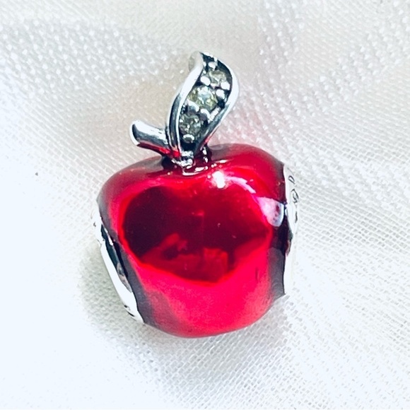 🍎 NWOT Red Apple Charm – Princess Snow White ✨ - Picture 4 of 5